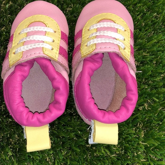 Shoo-Shoos! - Picture 4 of 4